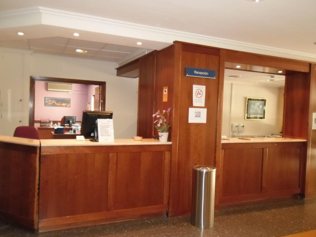 Hotel Escuela Madrid Eksteriør billede